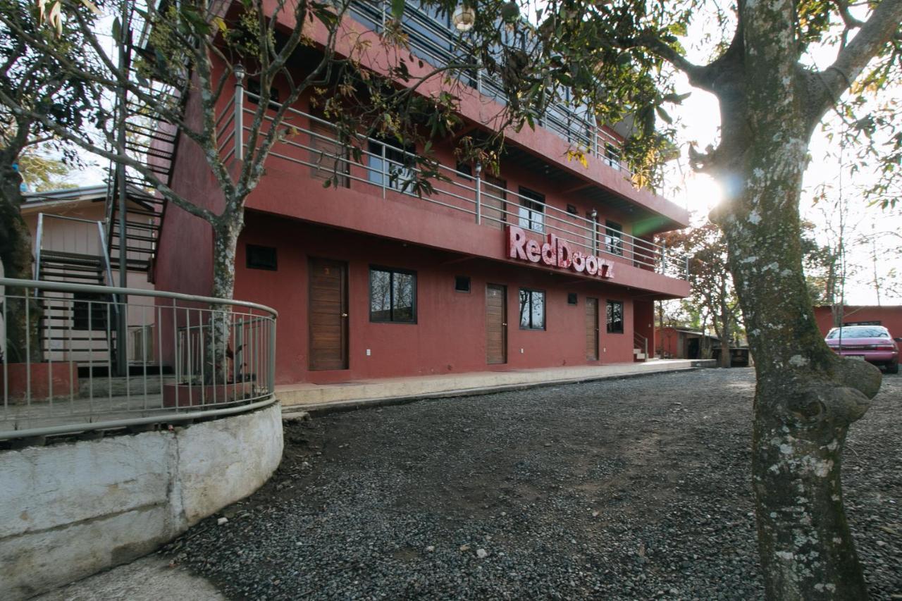 Reddoorz Plus At Malabag Silang - Vaccinated Staff Ngoại thất bức ảnh